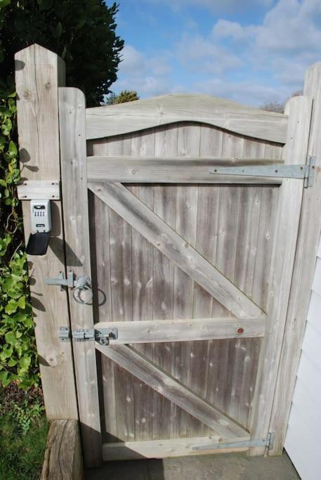 Wow I'M Living On The Beach. Luxury 4 Bed Sleeps 8 Pagham Eksteriør billede
