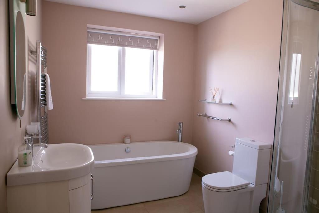Wow I'M Living On The Beach. Luxury 4 Bed Sleeps 8 Pagham Eksteriør billede
