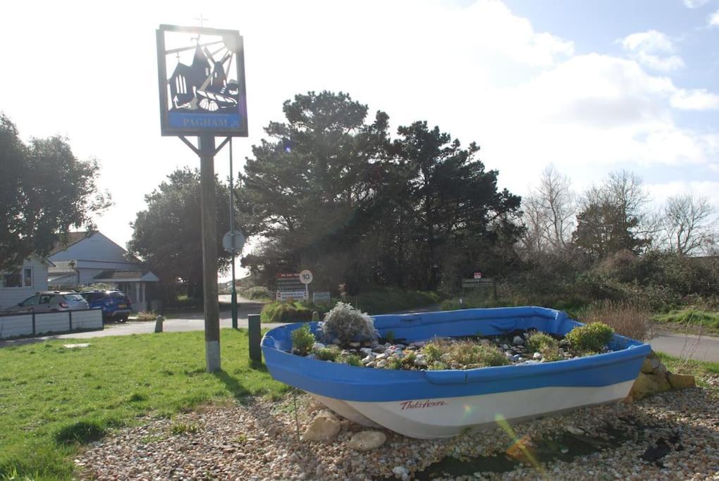 Wow I'M Living On The Beach. Luxury 4 Bed Sleeps 8 Pagham Eksteriør billede